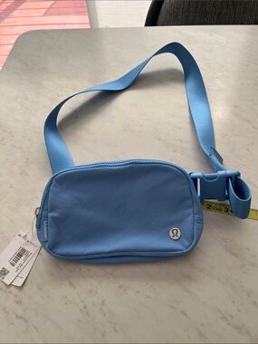 Luluemon Eveywear Belt Bag NWT.  Blue